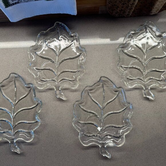 Clear Glass Leaf Dishes – Vintage Pressed Glass - Set of 4 - Picture 2 of 4